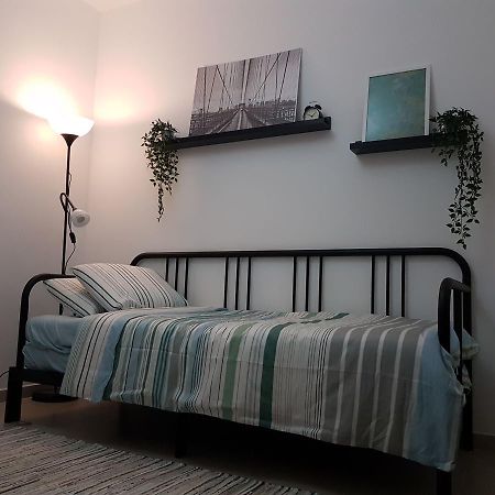 Private Bed/Bathroom In נתניה מראה חיצוני תמונה