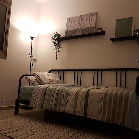 Private Bed/Bathroom In נתניה מראה חיצוני תמונה