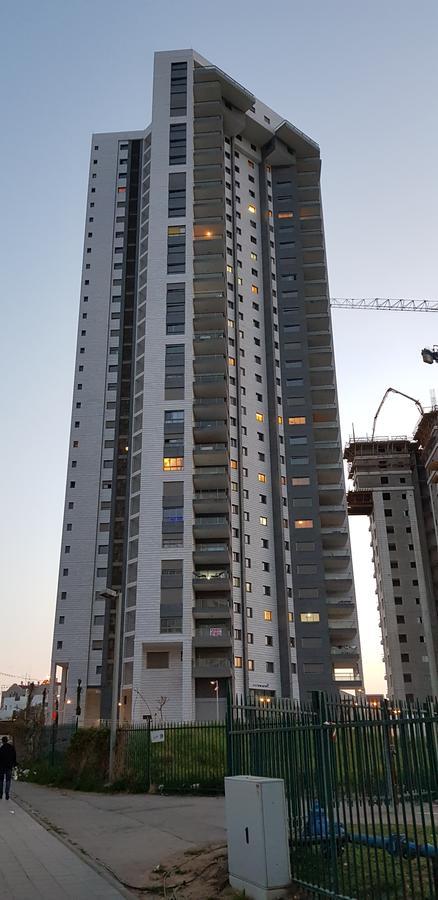 Private Bed/Bathroom In נתניה מראה חיצוני תמונה
