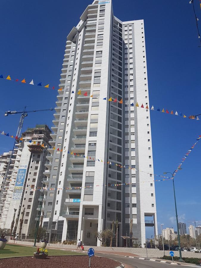 Private Bed/Bathroom In נתניה מראה חיצוני תמונה
